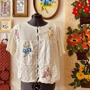 Absolutely adorable vintage 90s Cottage core top